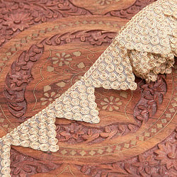 チロリアンテープ　メーター売 - 金糸が美しい　更紗模様のゴータ刺繍〔幅:約5cm〕 - トライアングルの商品写真