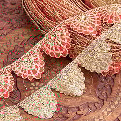 〔メーター売り〕チロリアンテープ　メーター売 - 金糸が美しい　更紗模様のゴータ刺繍〔幅:約4cm〕 - ステンドグラス