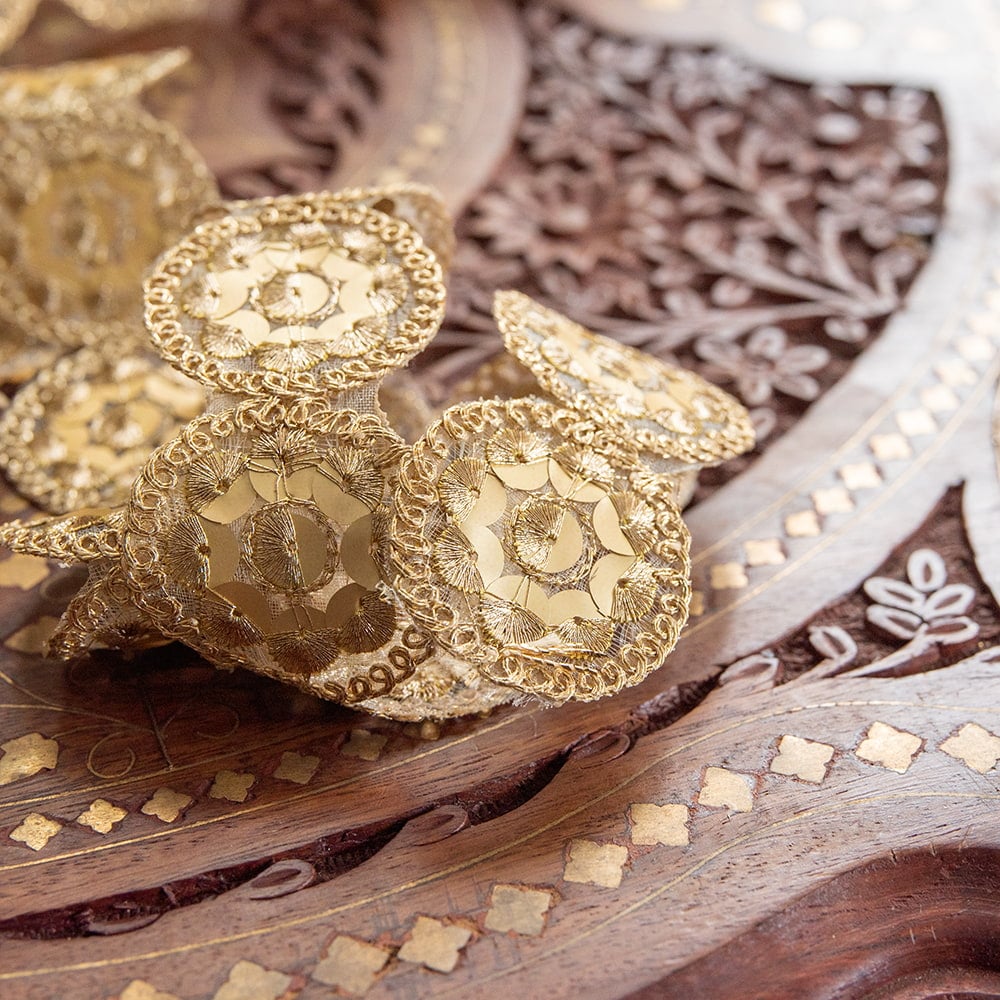 〔メーター売り〕チロリアンテープ　メーター売 - 金糸が美しい　更紗模様のゴータ刺繍〔幅:約3.5cm〕 - サークル2枚目の説明写真です