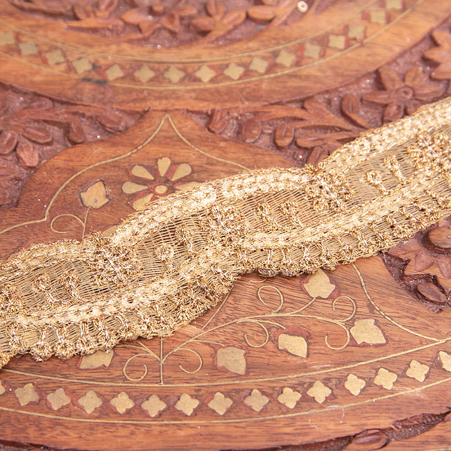 チロリアンテープ　メーター売 - 金糸が美しい　更紗模様のゴータ刺繍〔幅:約3cm〕 - ラメ付きスパンコール 5 - 裏面はこのようになっております