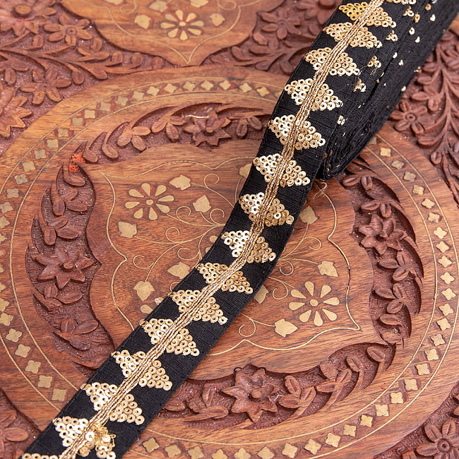 チロリアンテープ　メーター売 - 金糸が美しい　更紗模様のゴータ刺繍〔幅:約2.8cm〕 - アンベール 8 - 1：黒