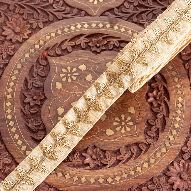 チロリアンテープ　メーター売 - 金糸が美しい　更紗模様のゴータ刺繍〔幅:約2.8cm〕 - アンベール 9 - 2：金
