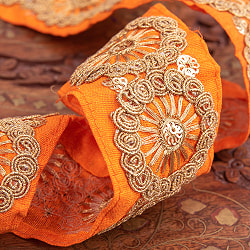 〔メーター売り〕チロリアンテープ　メーター売 - 金糸が美しい　更紗模様のゴータ刺繍〔幅:約4.8cm〕 - コナーラク - サブ4