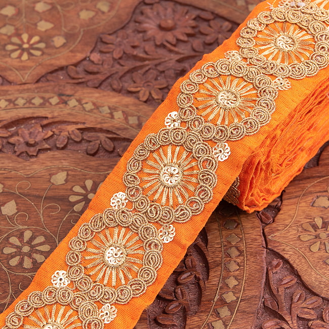 チロリアンテープ　メーター売 - 金糸が美しい　更紗模様のゴータ刺繍〔幅:約4.8cm〕 - コナーラク 8 - 1：オレンジ