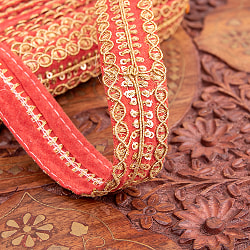 〔メーター売り〕チロリアンテープ　メーター売 - 金糸が美しい　更紗模様のゴータ刺繍〔幅:約2.8cm〕 - 螺旋 - サブ2