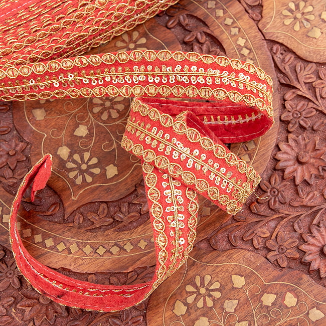 チロリアンテープ　メーター売 - 金糸が美しい　更紗模様のゴータ刺繍〔幅:約2.8cm〕 - 螺旋 3 - 他にはないとても素敵な雰囲気