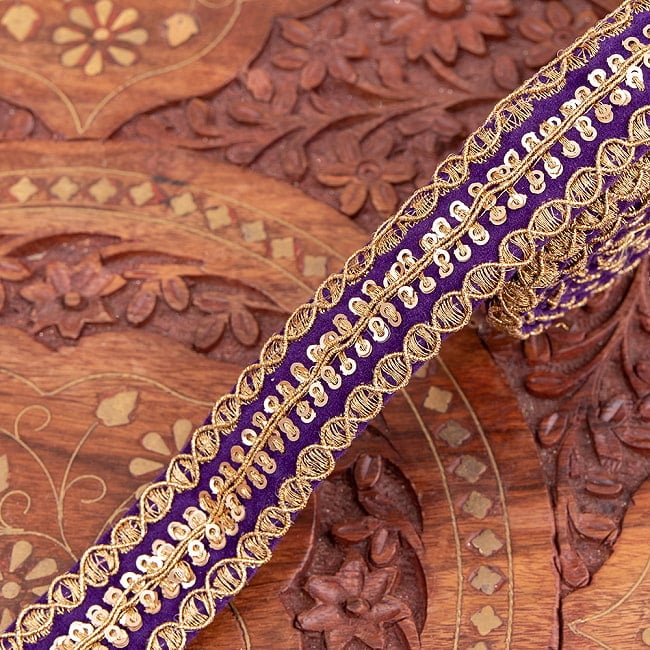 チロリアンテープ　メーター売 - 金糸が美しい　更紗模様のゴータ刺繍〔幅:約2.8cm〕 - 螺旋 9 - 3：紫