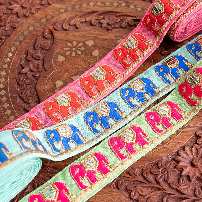 チロリアンテープ　メーター売 - 金糸が美しい　更紗模様のゴータ刺繍 〔幅:約3cm〕 - 象の隊列 11 - 高級感があります