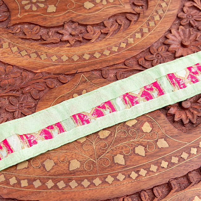 チロリアンテープ　メーター売 - 金糸が美しい　更紗模様のゴータ刺繍 〔幅:約3cm〕 - 象の隊列 5 - 裏面はこのようになっています