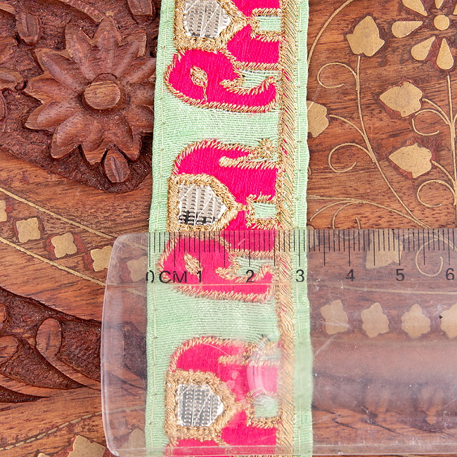チロリアンテープ　メーター売 - 金糸が美しい　更紗模様のゴータ刺繍 〔幅:約3cm〕 - 象の隊列 7 - 横幅はこのくらい