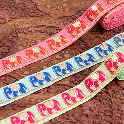 チロリアンテープ　メーター売 - 金糸が美しい　更紗模様のゴータ刺繍 〔幅:約3cm〕 - 象の隊列の商品写真