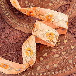 チロリアンテープ　メーター売 - 金糸が美しい　更紗模様のゴータ刺繍  〔幅:約2.5cm〕 −三葉 - サブ3