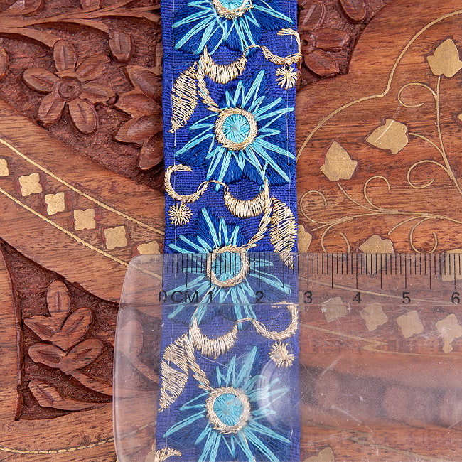 チロリアンテープ　メーター売 - 金糸が美しい　更紗模様のゴータ刺繍  〔幅:約2.5cm〕 −流れ星 7 - 横幅はこのくらい