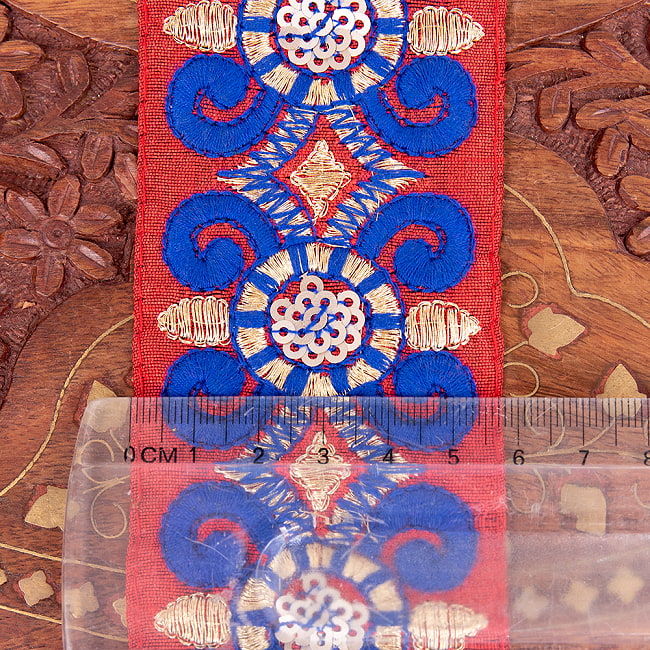 チロリアンテープ　メーター売 - 金糸が美しい　更紗模様のゴータ刺繍  〔幅:約5.8cm〕 紋章 7 - 横幅はこのくらい