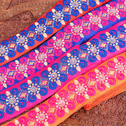 チロリアンテープ　メーター売 - 金糸が美しい　更紗模様のゴータ刺繍  〔幅:約5.8cm〕 紋章の商品写真
