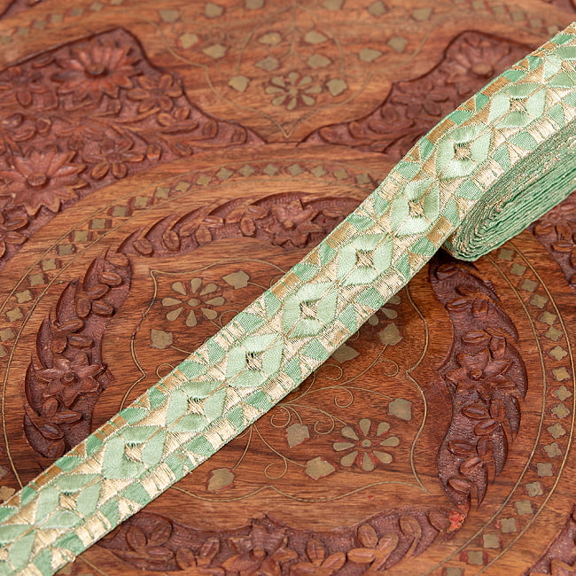 チロリアンテープ　メーター売 - 金糸が美しい　更紗模様のゴータ刺繍  〔幅:約3cm〕 ひし形 11 - 4：ミント