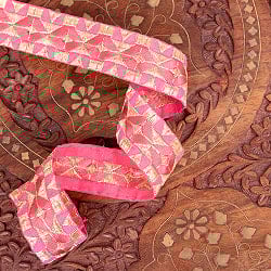 チロリアンテープ　メーター売 - 金糸が美しい　更紗模様のゴータ刺繍  〔幅:約3cm〕 ひし形 - サブ3