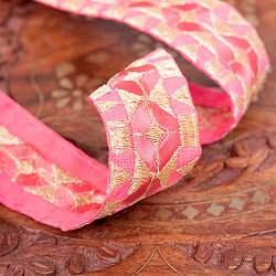 チロリアンテープ　メーター売 - 金糸が美しい　更紗模様のゴータ刺繍  〔幅:約3cm〕 ひし形 - サブ4