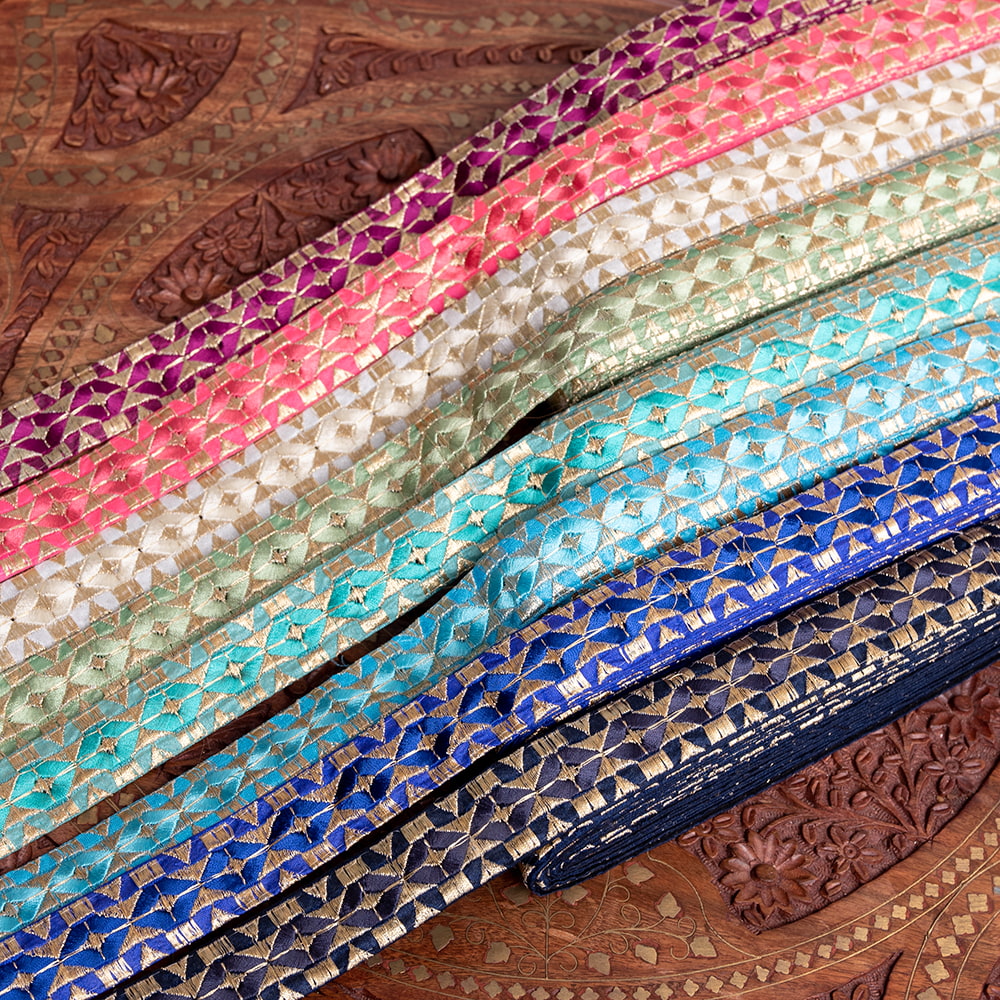 チロリアンテープ メーター売 金糸が美しい 更紗模様のゴータ刺繍 〔幅:約3cm〕 ひし形 の通販