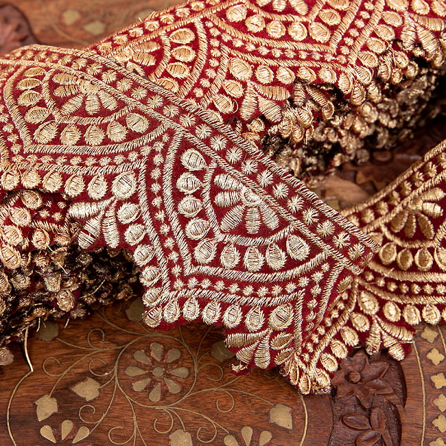 チロリアンテープ　メーター売 - 金糸が美しい　更紗模様のゴータ刺繍  〔幅:約6.5cm〕 メヘンディ 暖色 2 - 拡大写真です