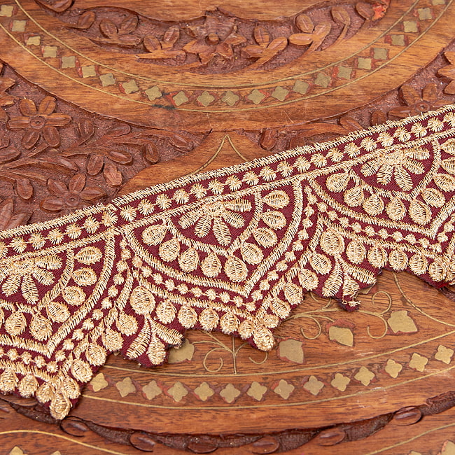 チロリアンテープ　メーター売 - 金糸が美しい　更紗模様のゴータ刺繍  〔幅:約6.5cm〕 メヘンディ 暖色 5 - 裏面はこのようになっています