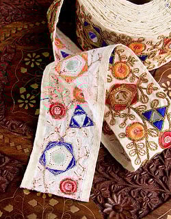 約9m チロリアンテープ ロール売  〔各色あり〕チロリアンテープ - 金糸が美しい　ミラーワーク刺繍〔幅:約6.5cm〕 - サブ5