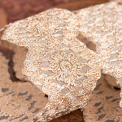 約9m チロリアンテープ ロール売 - 金糸が美しい　更紗模様のゴータ刺繍〔幅:約5.5cm〕 - ヘキサゴン - サブ2