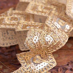 約9m チロリアンテープ ロール売 - 金糸が美しい　更紗模様のゴータ刺繍〔幅:約6cm〕 - ジオメトリック - サブ4