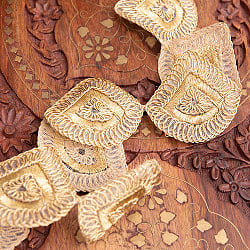 チロリアンテープ　メーター売 - 金糸が美しい　更紗模様のゴータ刺繍〔幅:約5.7cm〕 - 貝殻 - サブ3