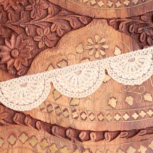 チロリアンテープ　メーター売 - 金糸が美しい　更紗模様のゴータ刺繍〔幅:約3cm〕 - 舞扇 5 - 裏面はこのようになっております