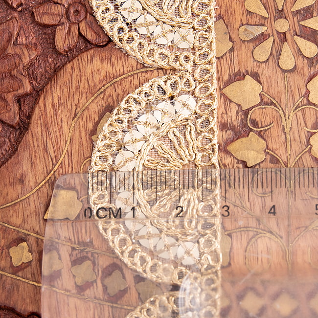 チロリアンテープ　メーター売 - 金糸が美しい　更紗模様のゴータ刺繍〔幅:約3cm〕 - 舞扇 7 - 横幅はこのようになります