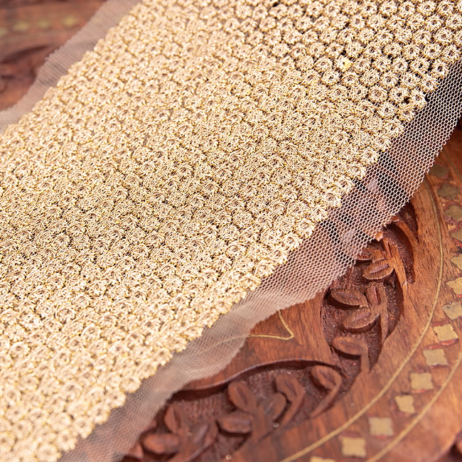 チロリアンテープ　メーター売 - 金糸が美しい　更紗模様のゴータ刺繍〔幅:約8cm〕 - 綺羅星 2 - 拡大写真です