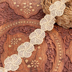 チロリアンテープ　メーター売 - 金糸が美しい　更紗模様のゴータ刺繍〔幅:約4cm〕 - プルメリア