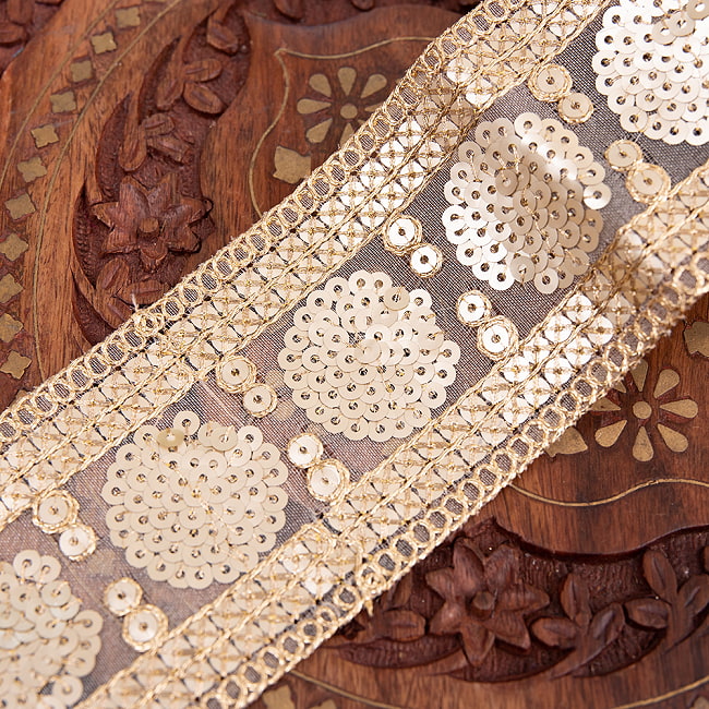 約9m チロリアンテープ ロール売 - 金糸が美しい　更紗模様のゴータ刺繍〔幅:約6.5cm〕 - マハル 2 - 拡大写真です