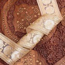 約9m チロリアンテープ ロール売 - 金糸が美しい　更紗模様のゴータ刺繍〔幅:約6.5cm〕 - マハル - サブ3