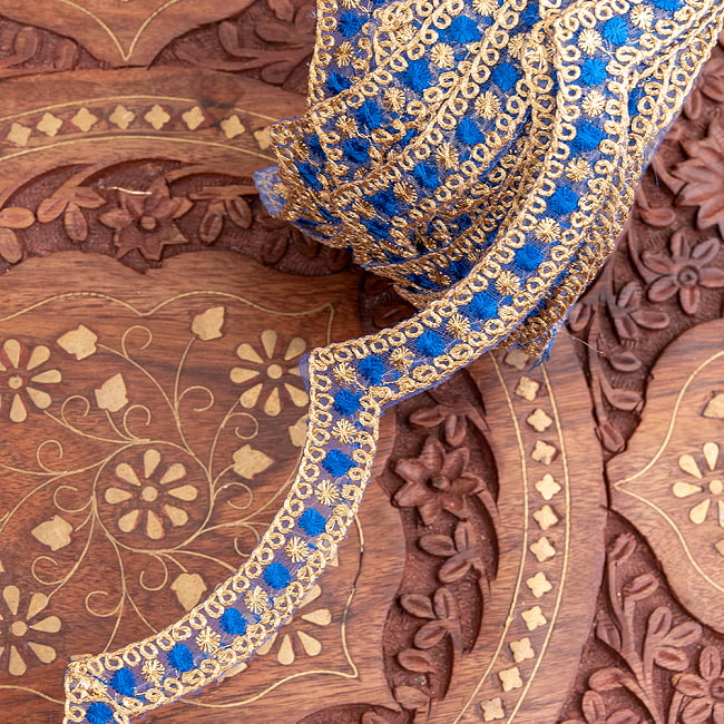 約9m チロリアンテープ ロール売 - 金糸が美しい　更紗模様のゴータ刺繍〔幅:約1.5cm〕 - ポンポン 12 - 5：ブルー
