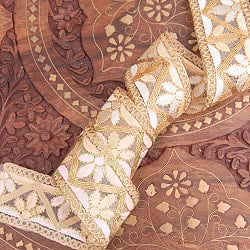 チロリアンテープ　メーター売 - 金糸が美しい　更紗模様のゴータ刺繍  〔幅:約4cm〕 - みつ葉 - サブ3