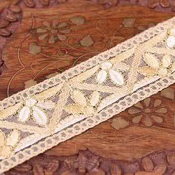 チロリアンテープ　メーター売 - 金糸が美しい　更紗模様のゴータ刺繍  〔幅:約4cm〕 - みつ葉 - サブ5