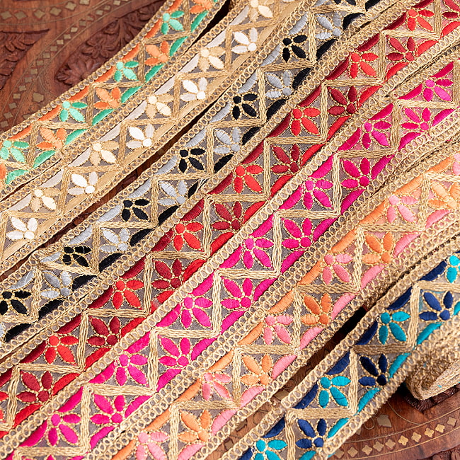 チロリアンテープ　メーター売 - 金糸が美しい　更紗模様のゴータ刺繍  〔幅:約4cm〕 - みつ葉 1