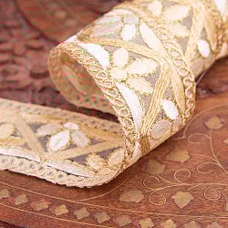 約9m チロリアンテープ ロール売 - 金糸が美しい　更紗模様のゴータ刺繍  〔幅:約4cm〕 - みつ葉 - サブ4