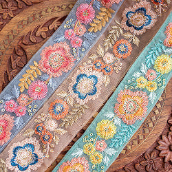 【全3色】チロリアンテープ　メーター売 - 金糸が美しい　　更紗模様のゴーダ刺繍〔幅:約4cm〕 - くすみカラーのフラワー刺繍