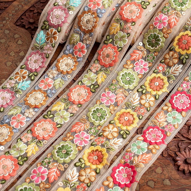 【全6色】チロリアンテープ　メーター売 - 金糸が美しい　　更紗模様のゴーダ刺繍〔幅:約3.7cm〕 - レトロフラワーの写真