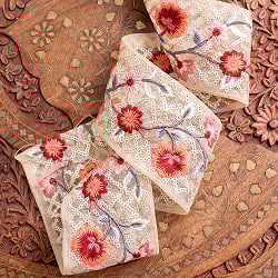 【全3色】チロリアンテープ　メーター売 - 金糸が美しい　　更紗模様のゴーダ刺繍〔幅:約6cm〕 - 格子と蔦模様 - サブ4