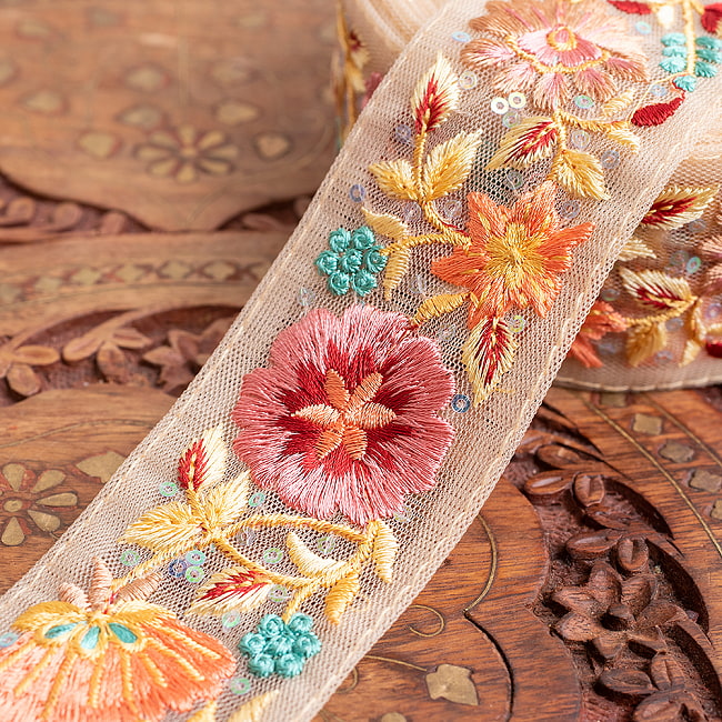 【全2色】チロリアンテープ メーター売 - 金糸が美しい 更紗模様のゴーダ刺繍〔幅:約5cm〕 - くすみパステルの深海花 2 - 他にはないとても素敵な雰囲気。No.1です。
