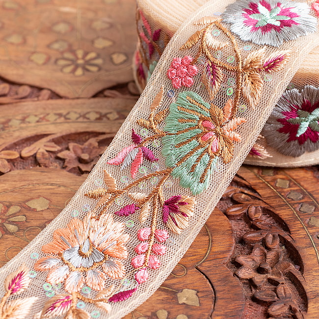 【全2色】チロリアンテープ メーター売 - 金糸が美しい 更紗模様のゴーダ刺繍〔幅:約5cm〕 - くすみパステルの深海花 9 - No.2