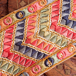 チロリアンテープ　メーター売 -　更紗模様のゴーダ刺繍〔幅:約6.3cm〕 - マルチカラーの幾何学模様 - サブ2