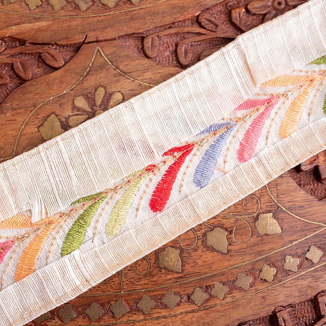 チロリアンテープ　メーター売 - 金糸が美しい　　更紗模様のゴーダ刺繍〔幅:約4.8cm〕 - マルチカラーの若葉模様 6 - 裏面はこちら