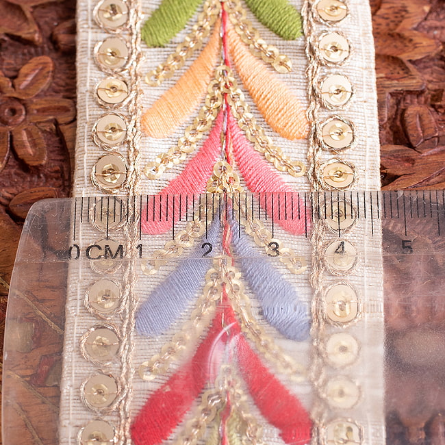 チロリアンテープ　メーター売 - 金糸が美しい　　更紗模様のゴーダ刺繍〔幅:約4.8cm〕 - マルチカラーの若葉模様 7 - 横幅はこのくらいです