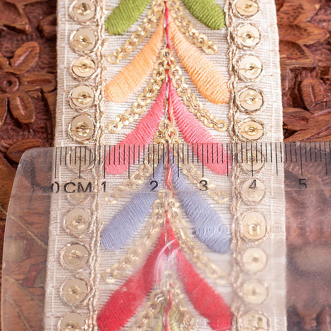 チロリアンテープ メーター売 - 金糸が美しい 更紗模様のゴーダ刺繍〔幅:約4.8cm〕 - マルチカラーの若葉模様 7 - 横幅はこのくらいです