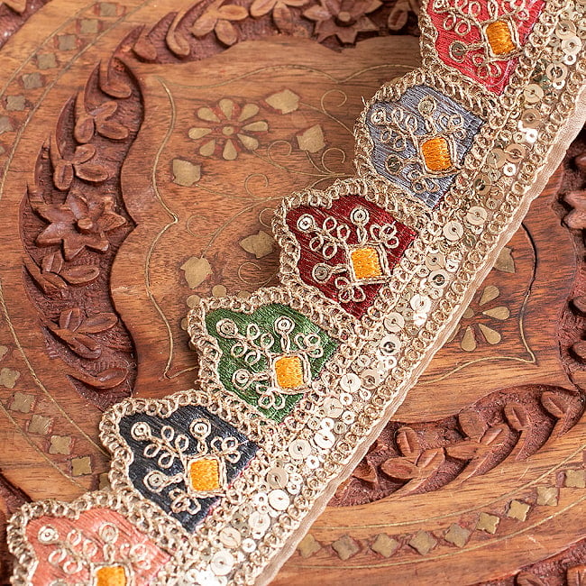 チロリアンテープ　メーター売 - 金糸が美しい　　更紗模様のゴーダ刺繍〔幅:約5.5cm〕 -お城の壁 2 - 他にはないとても素敵な雰囲気。No.1です。